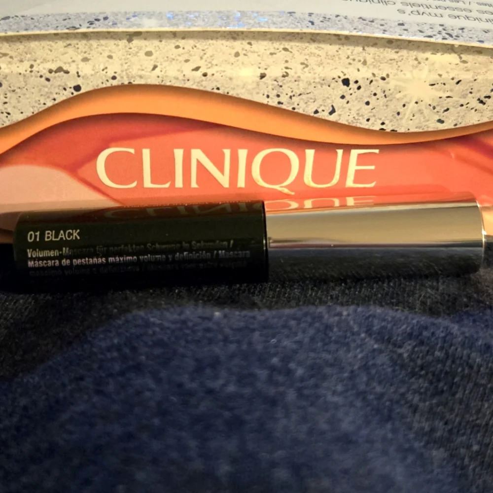 CLINIQUE HIGH IMPACT MASCARA BLACK